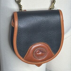 Vintage DOONEY & BOURKE small crossbody/belt bag